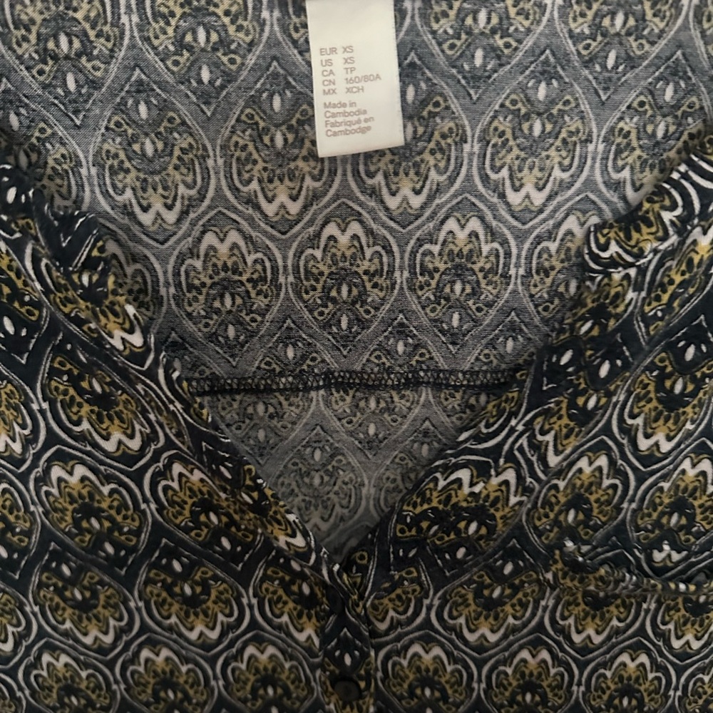 Stylish Patterned Blouse - Picture 4 of 4